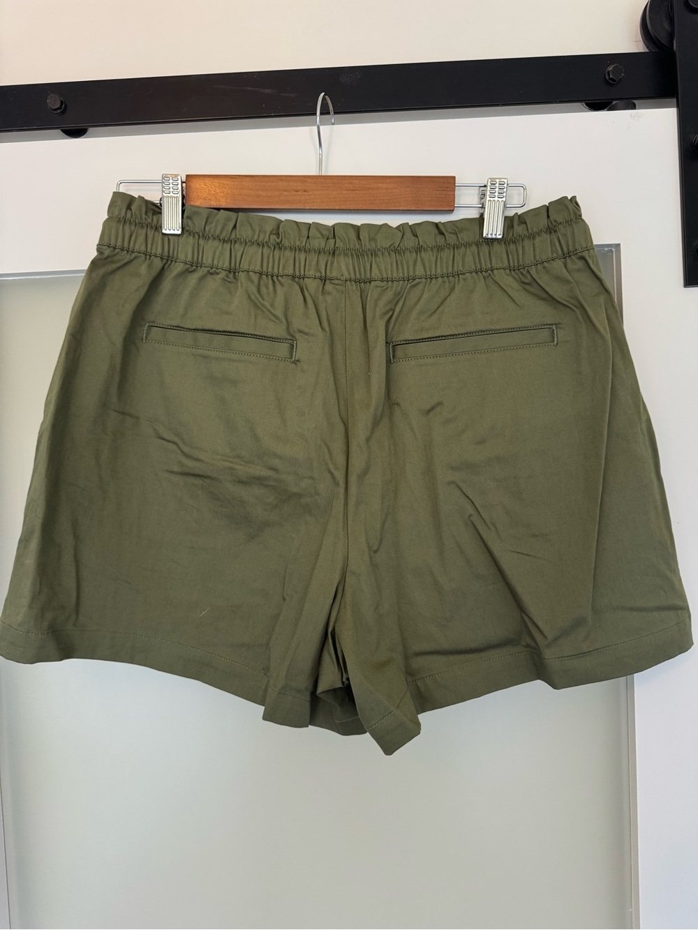 Gap Cargo Olive Drawstring Women’s Shorts - Picture 4 of 4